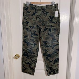 NWT 🆕‼️ GAP Camo Girlfriend Chino
